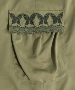 532030：蝶刺繍 布帛生地ボリュームカーゴパンツの通販-ScoLar