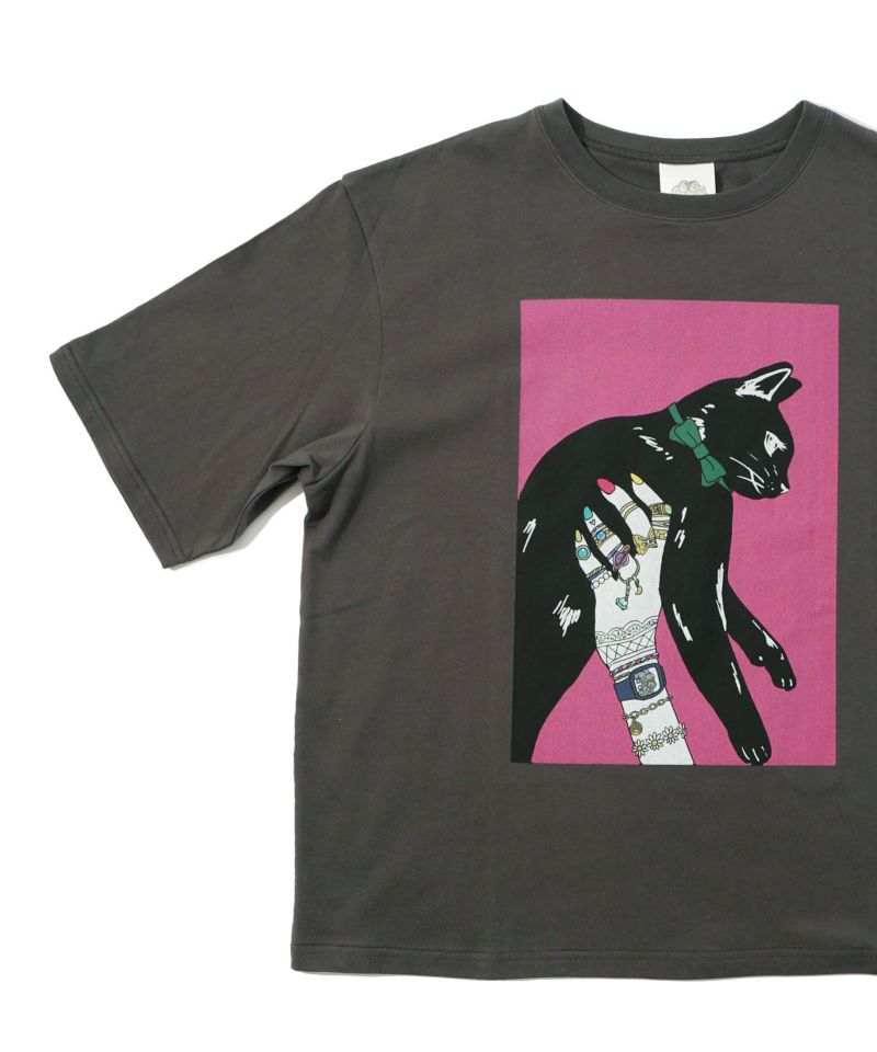 ホールドネコとおしゃれな手のプリントTシャツ-15