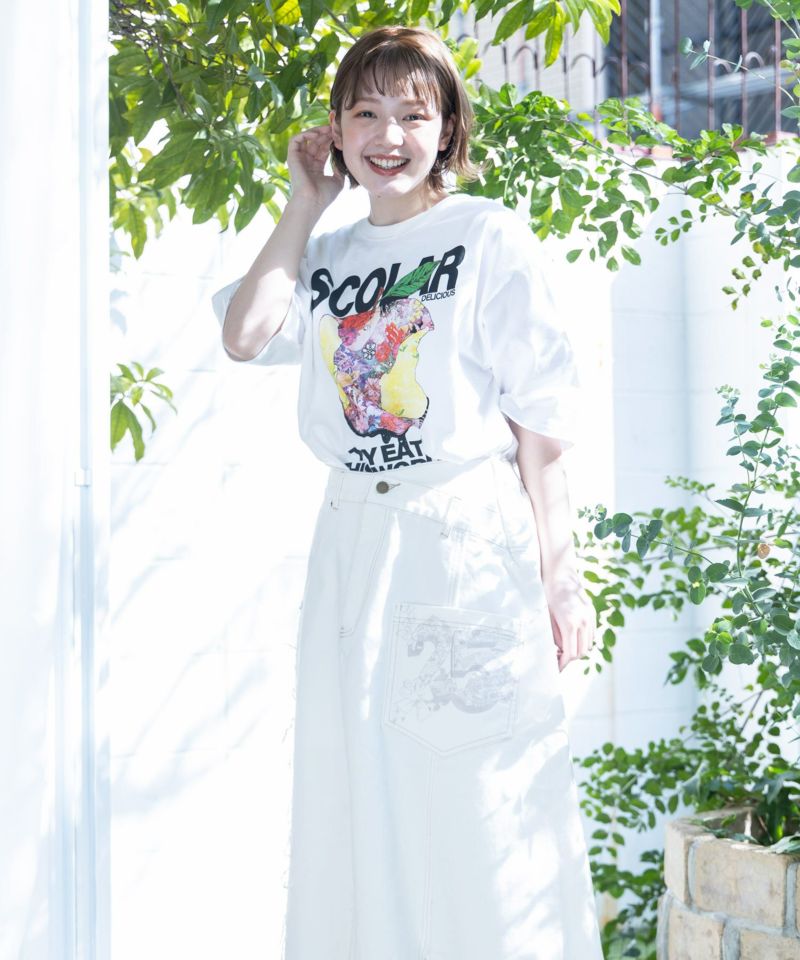 宇宙を秘めた花柄リンゴTシャツ-3