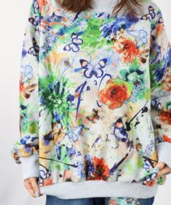 143670：花蝶アート柄 裏起毛プルオーバーの通販-ScoLar
