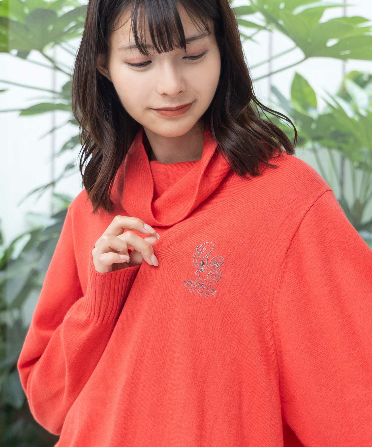 743003：素材にこだわったカシミアニット刺繍 ハイネックプルオーバー  