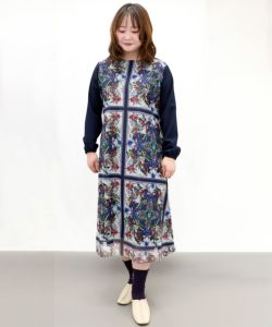 豪奢な 551211：蝶花スカーフ柄 チュール重ねリボン付きワンピースの ワンピース