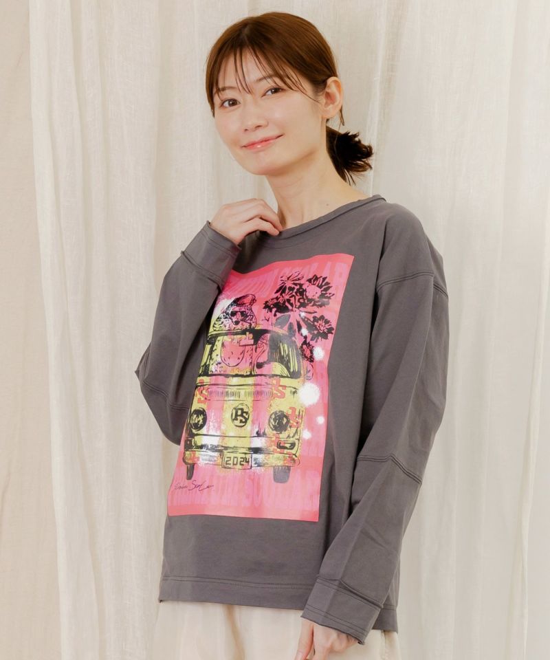 世界を旅するクマとフラミンゴ柄ロングスリーブTシャツ-1