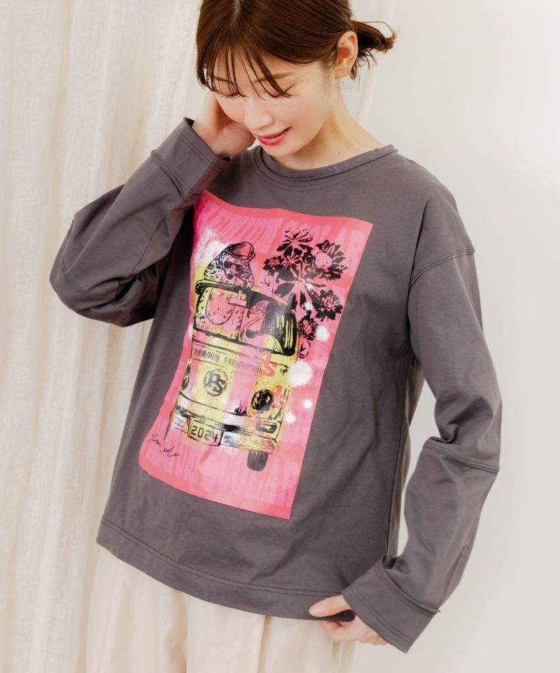 世界を旅するクマとフラミンゴ柄ロングスリーブTシャツ-2