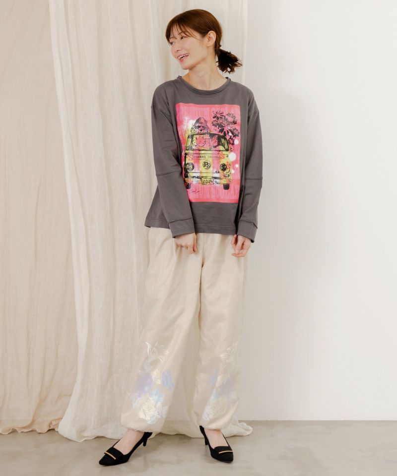 751003：世界を旅するクマとフラミンゴ柄ロングスリーブTシャツ