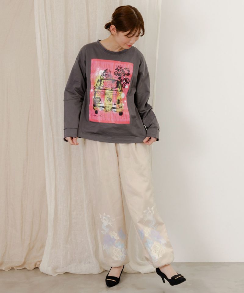 世界を旅するクマとフラミンゴ柄ロングスリーブTシャツ-4