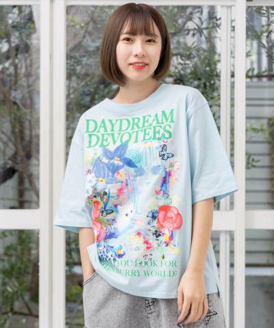 151677：女の子とネコ花柄 アートメルヘンTシャツ