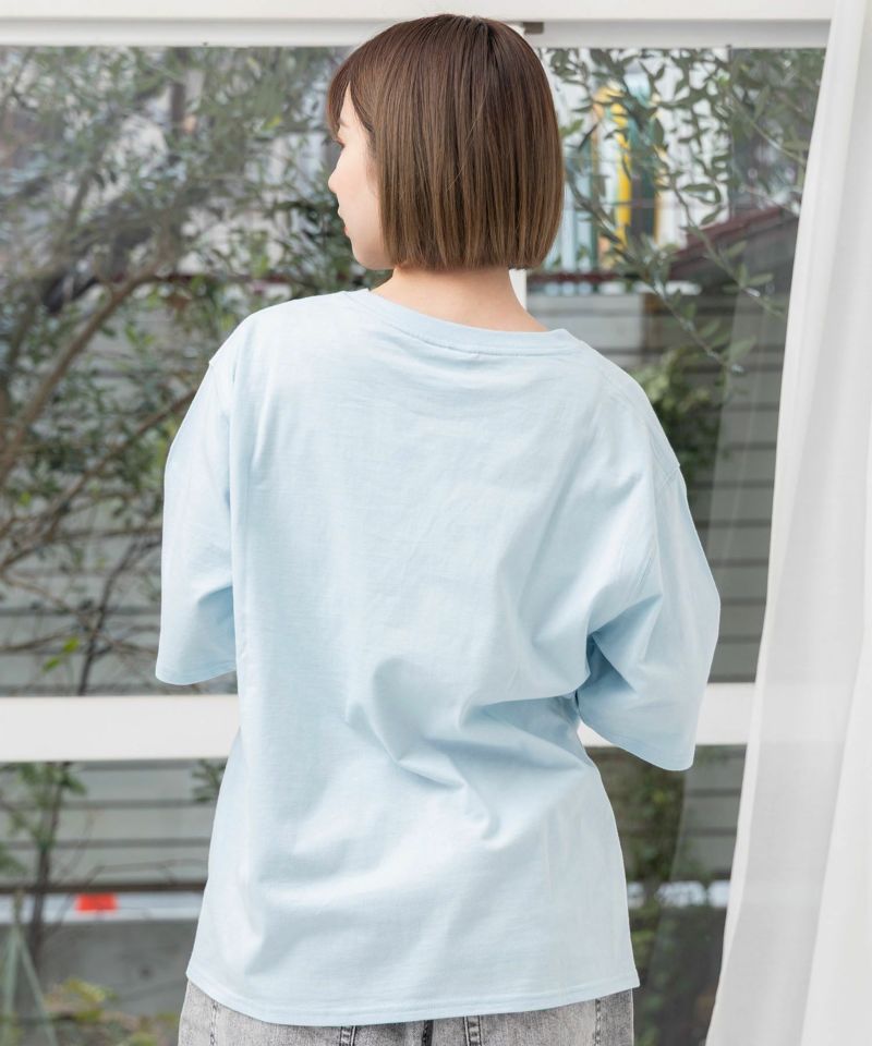 女の子とネコ花柄 アートメルヘンTシャツ-16