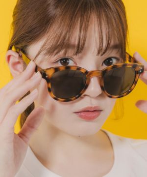 ネコとスカラーロゴ入りサングラス-1