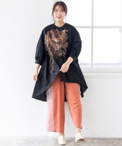 552215：花柄箔ラバープリント ノーカラーチュニックシャツの