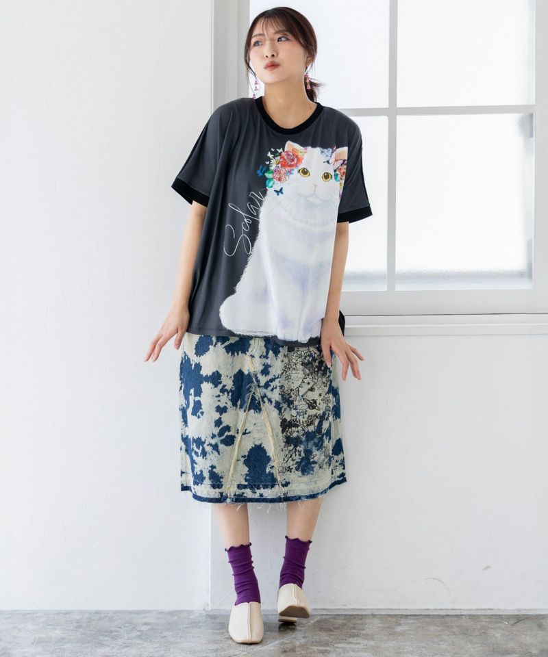 152635：花と蝶を飾った大きなネコ柄プルオーバーの通販-ScoLar