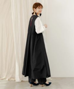 Apolina 刺繍付きノースリーブワンピース 5-7y Apolina 刺繍付きノースリーブワンピース 5-7y