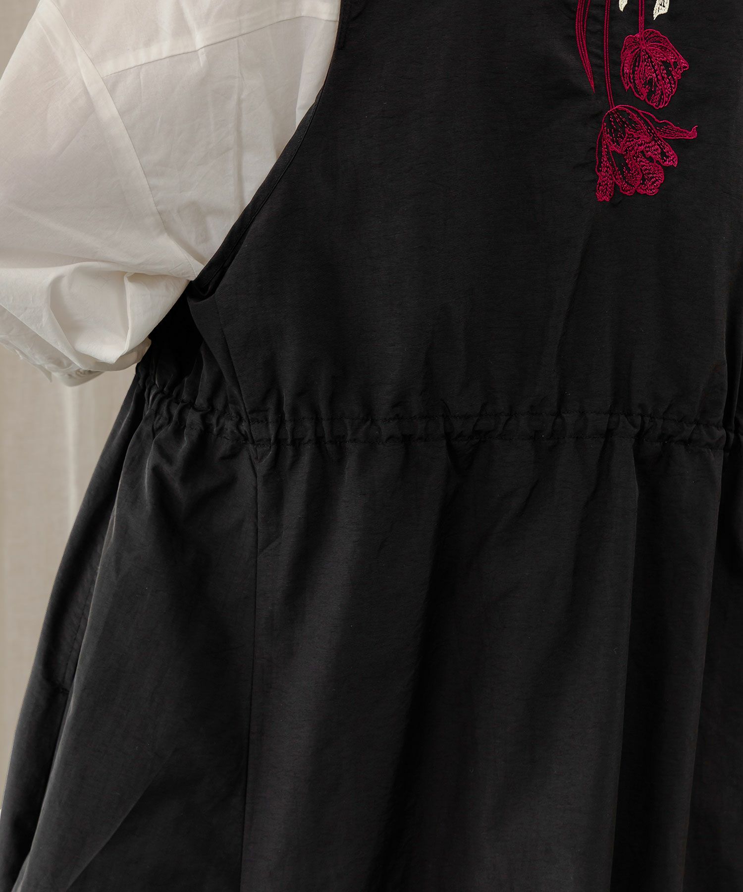 552207：花刺繍前開きノースリーブワンピースの通販-ScoLar 