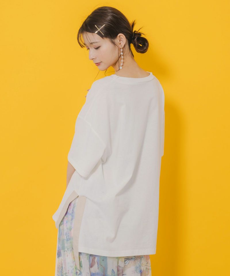 552225：ロゴ花蝶柄 スリット入りTシャツの通販-ScoLar