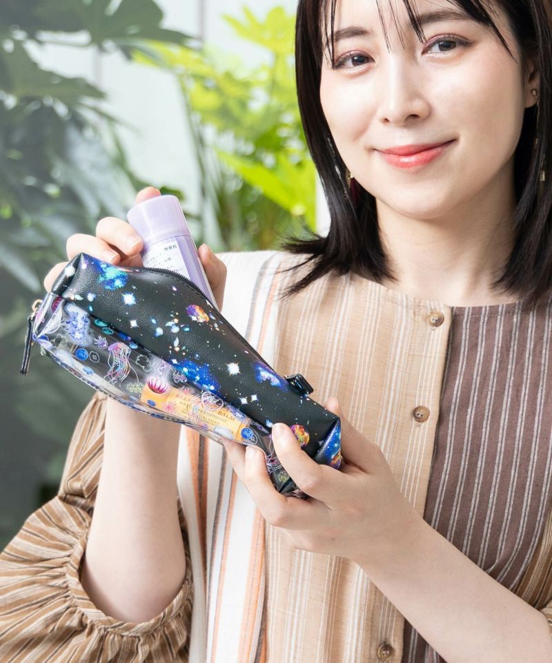 宇宙とくらげ柄のクリアペンポーチ-2