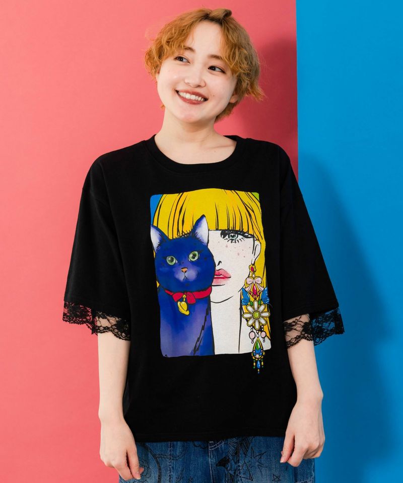 ネコと女の子の自撮り柄 レース切替Tシャツ-1