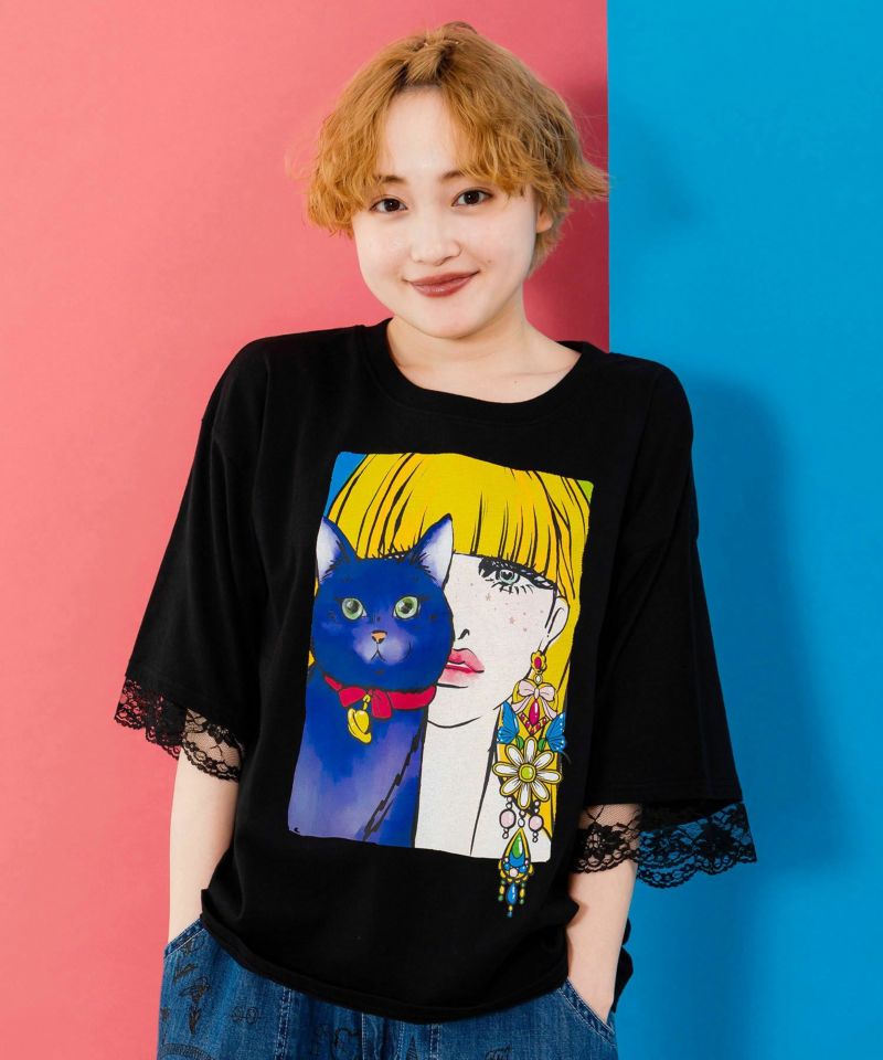 ネコと女の子の自撮り柄 レース切替Tシャツ-3