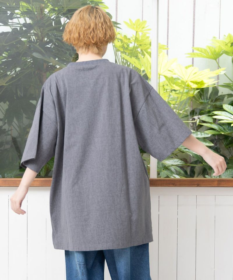 圧をかけるパパラビルTシャツ-5
