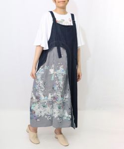 イズスカラー　552260：花蝶線書きプリント 切替デニムキャミワンピース 552260：花蝶線書きプリント 切替デニムキャミワンピースの通販