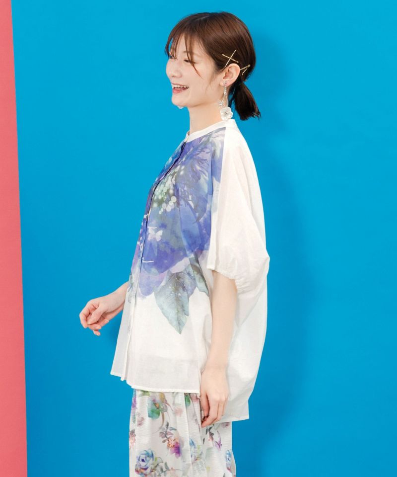 大輪の水彩花柄シャツ-3