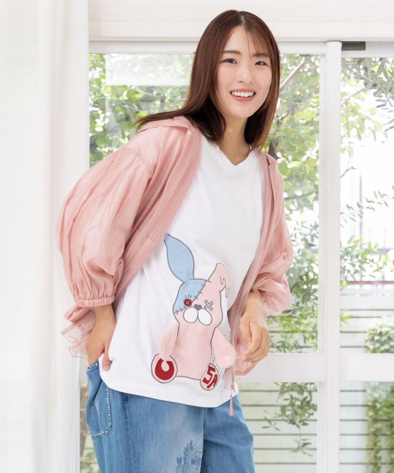 ハグしてくれるウサギぬいアップリケTシャツ-9