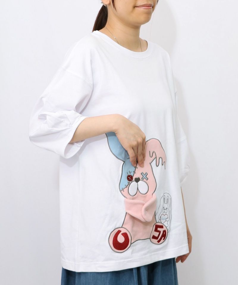 ハグしてくれるウサギぬいアップリケTシャツ-12
