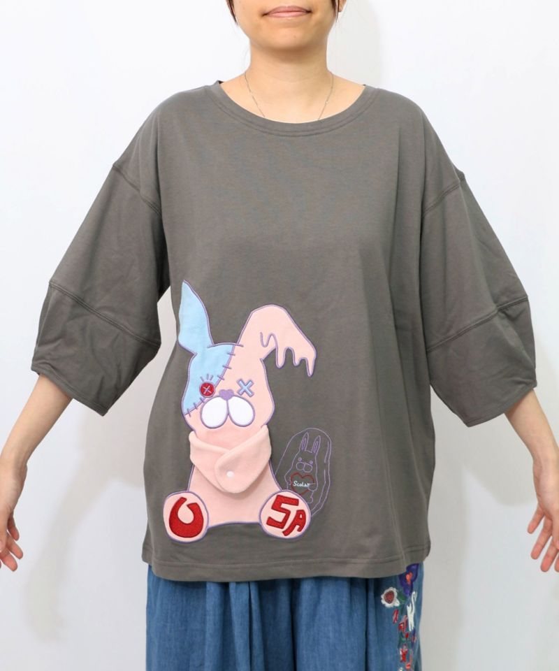 ハグしてくれるウサギぬいアップリケTシャツ-15