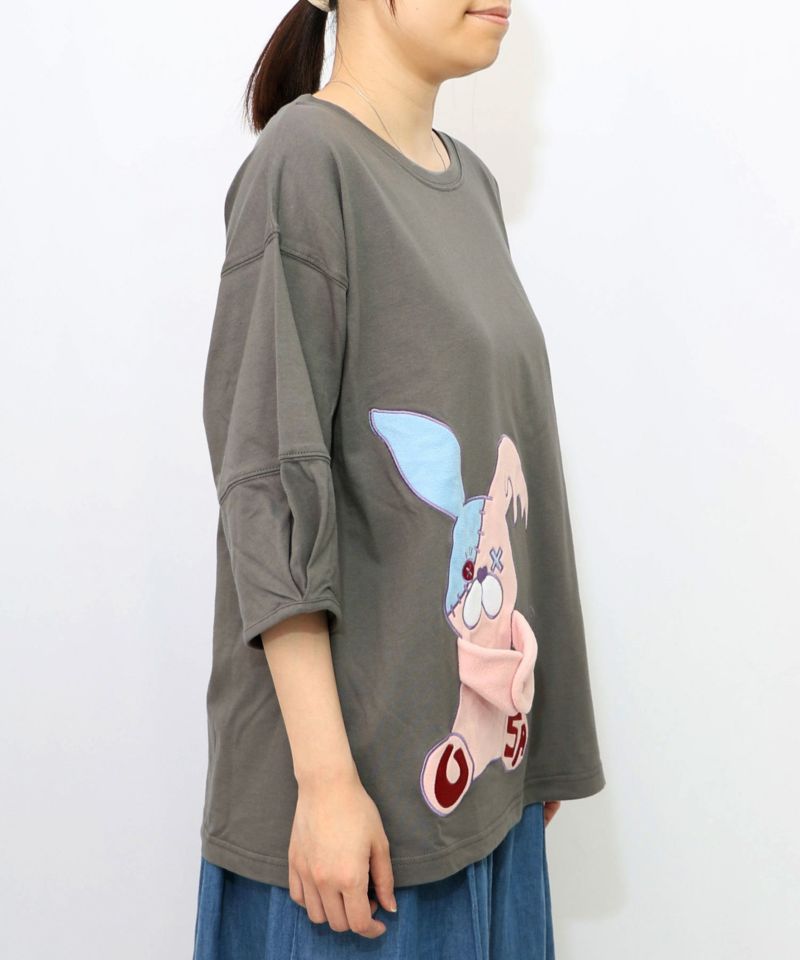 ハグしてくれるウサギぬいアップリケTシャツ-16
