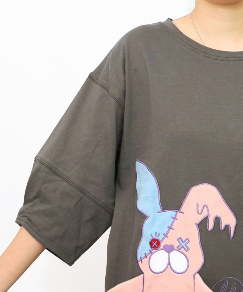 ハグしてくれるウサギぬいアップリケTシャツ-25