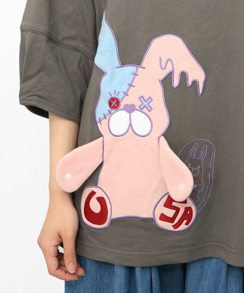 ハグしてくれるウサギぬいアップリケTシャツ-26