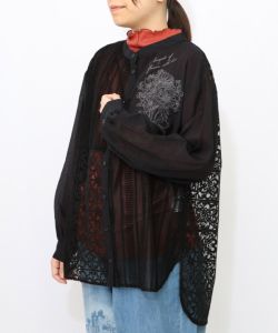 ☆イズスカラー　552272：異素材シアー切替 花束刺繍シャツ 552272：異素材シアー切替 花束刺繍シャツの通販-ScoLar