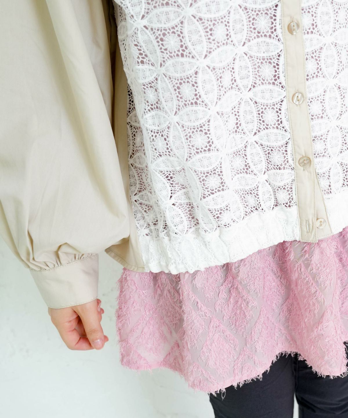 蝶花刺繍 レース切替シャツ-7