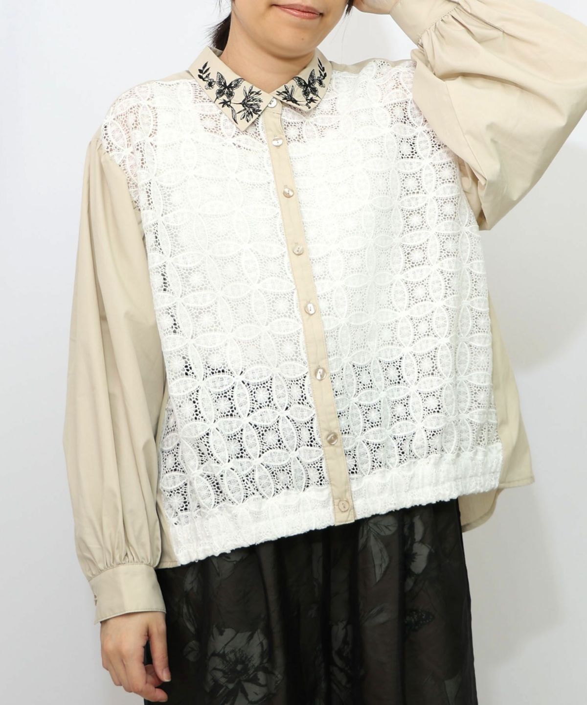 蝶花刺繍 レース切替シャツ-8