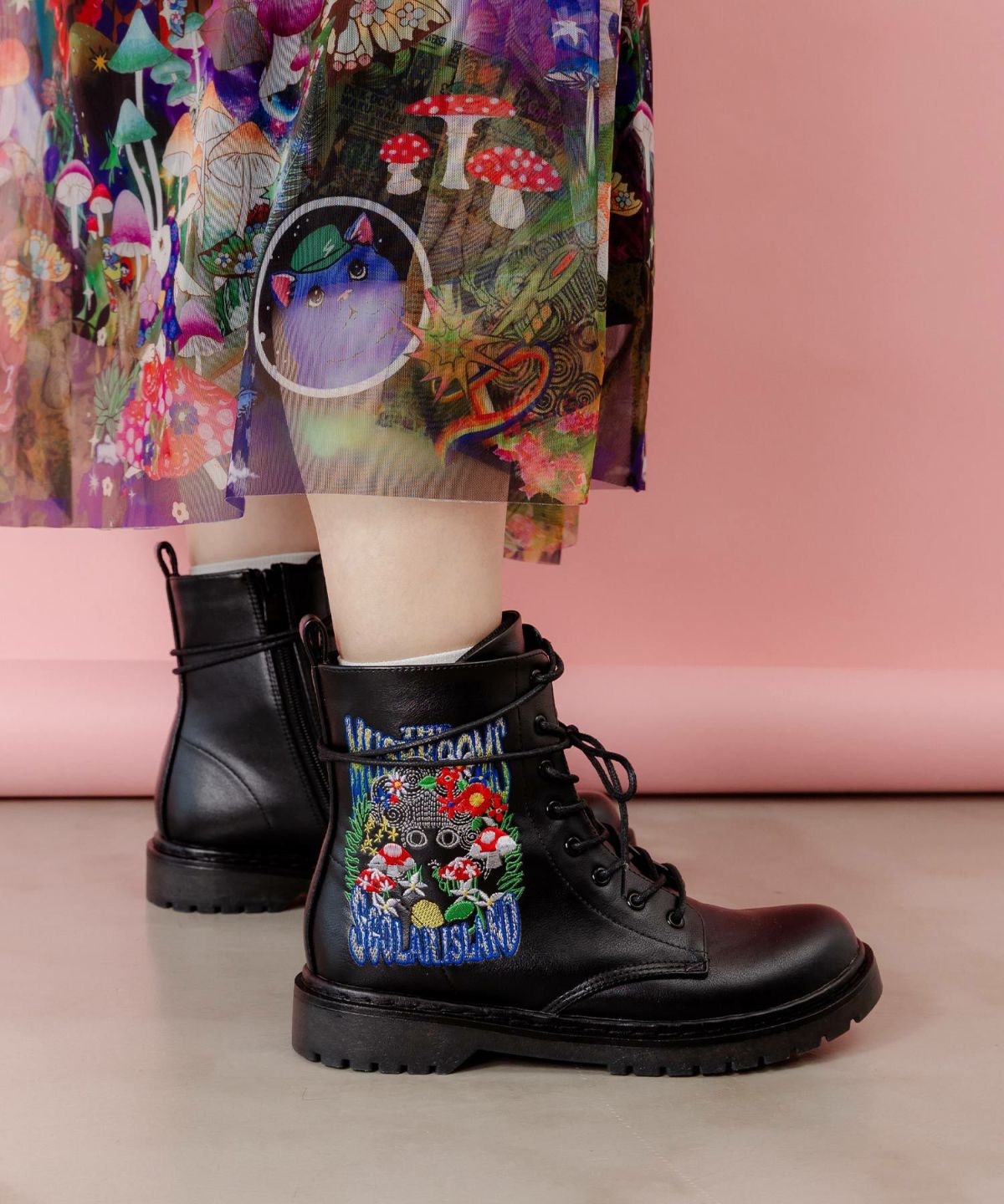 スカラーちゃんとキノコ刺繍ブーツ-4