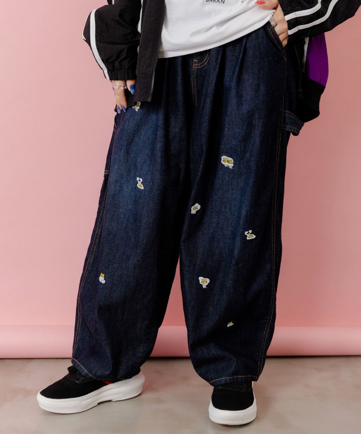 パリティーのネコ目玉焼き刺繍パンツ-1