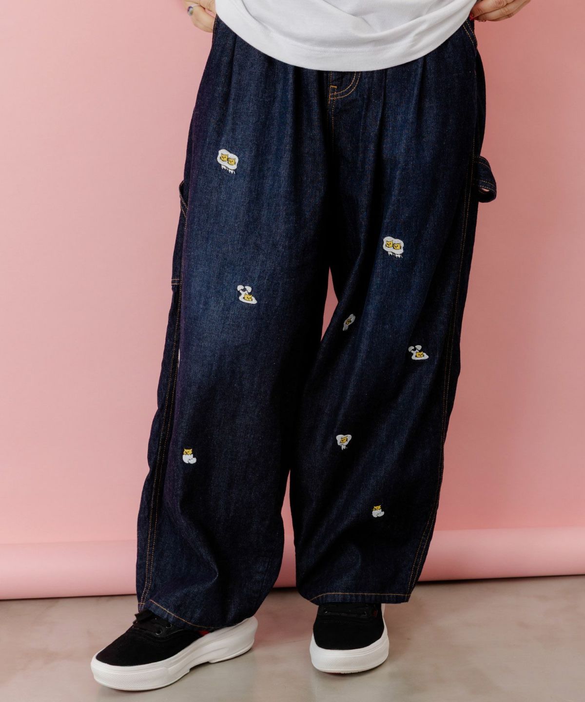 パリティーのネコ目玉焼き刺繍パンツ-3