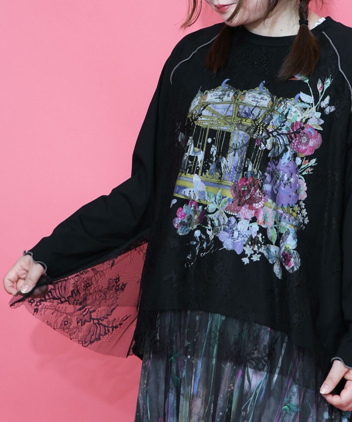 花とメリーゴーランド柄レース重ねロンT-5