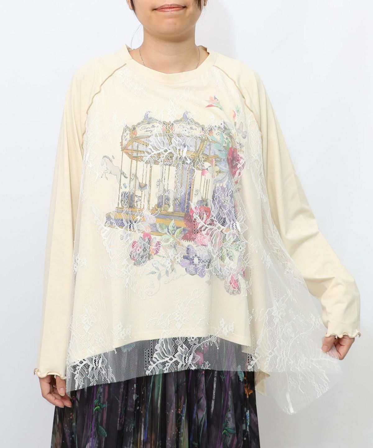 花とメリーゴーランド柄レース重ねロンT-7