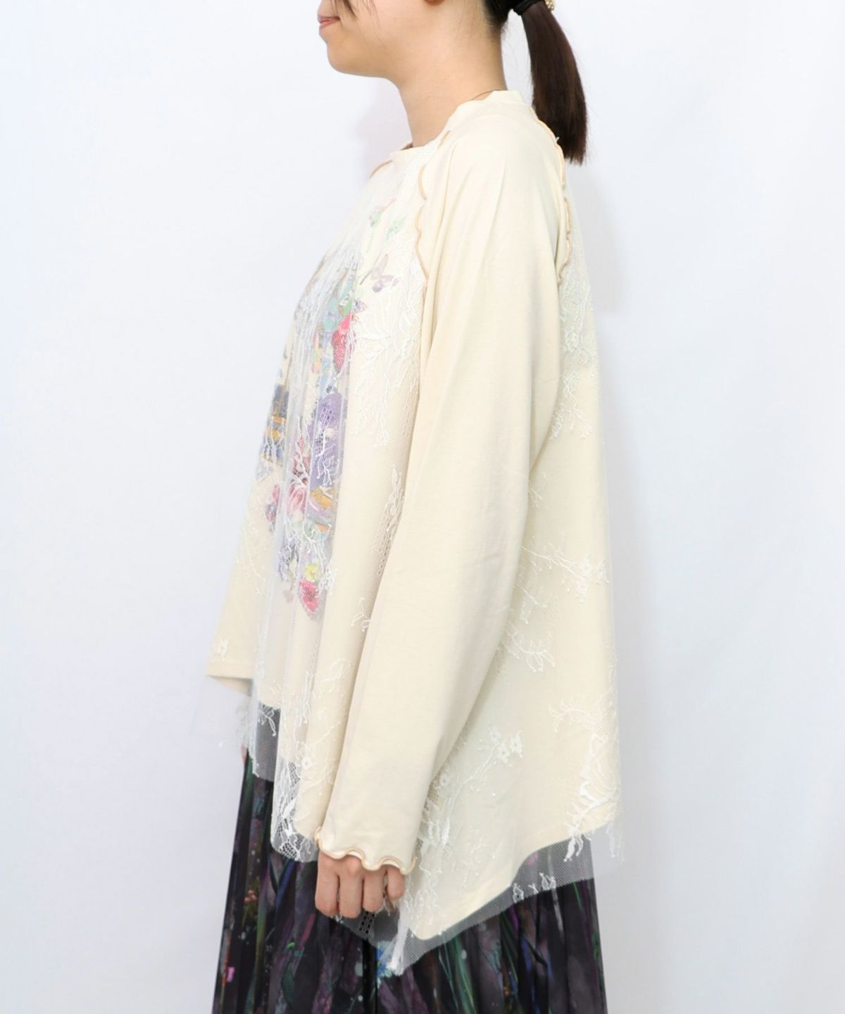 花とメリーゴーランド柄レース重ねロンT-8