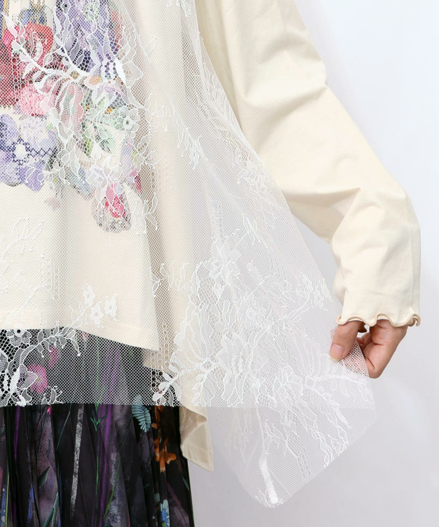 花とメリーゴーランド柄レース重ねロンT-18