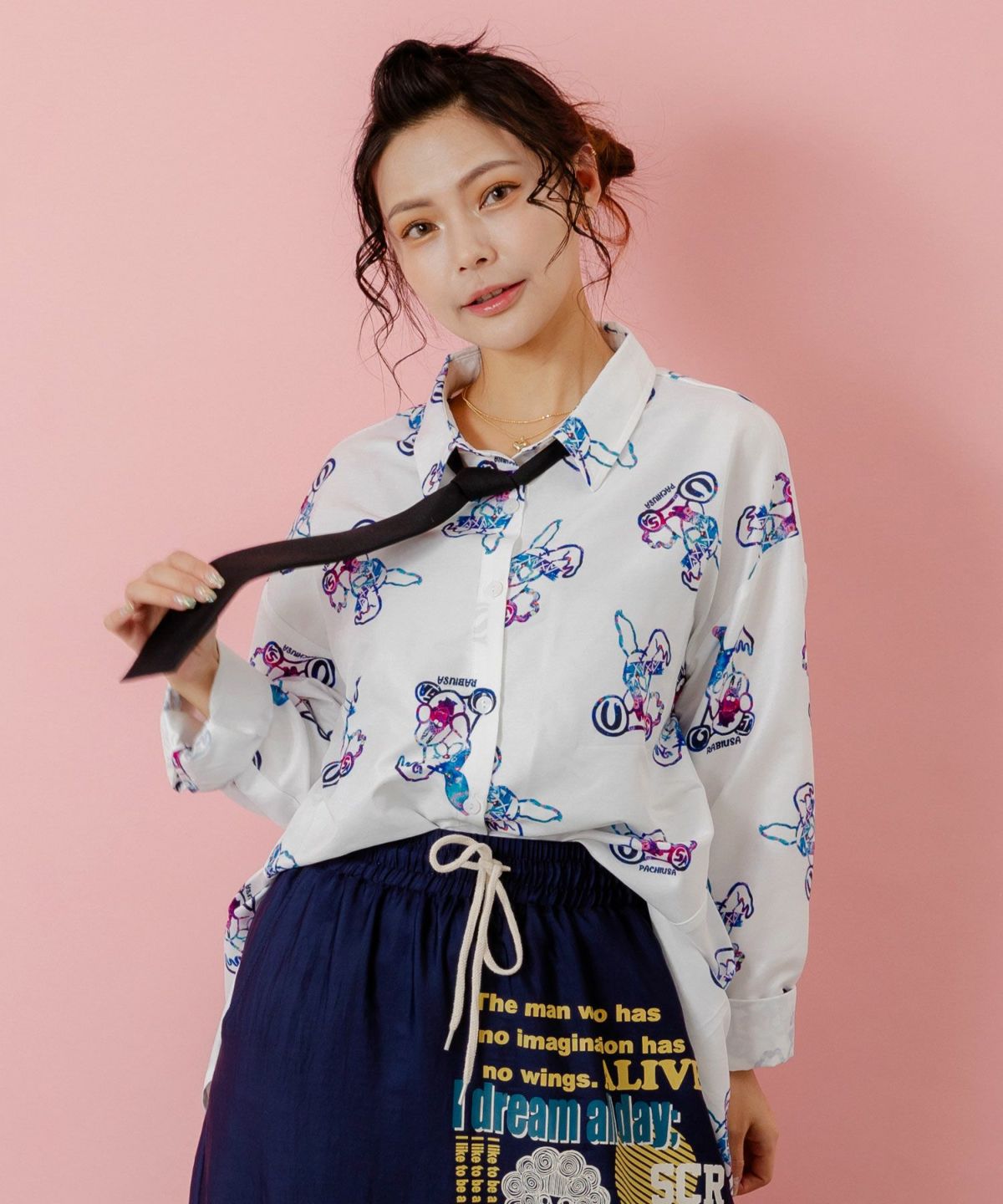 パチうさ×ラビル柄 ネクタイ付きシャツ-1