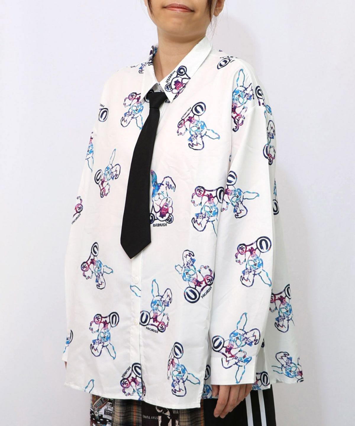 パチうさ×ラビル柄 ネクタイ付きシャツ-10