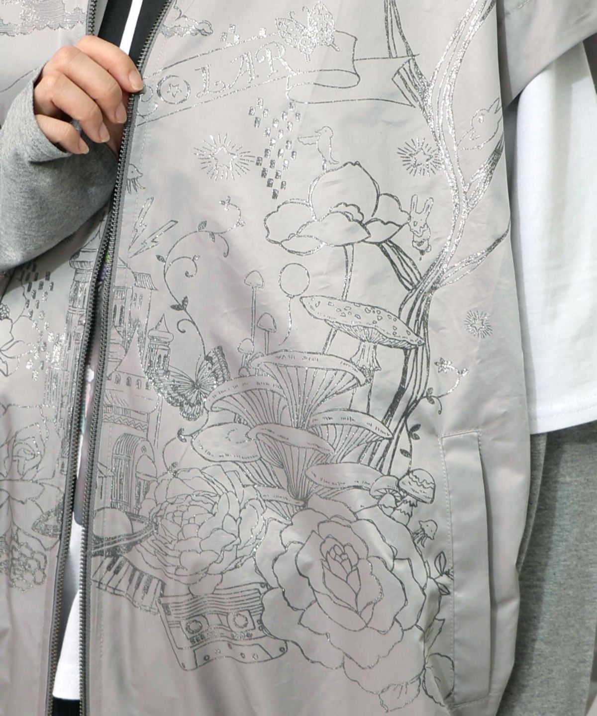 メルヘン柄ラメプリントベスト-12