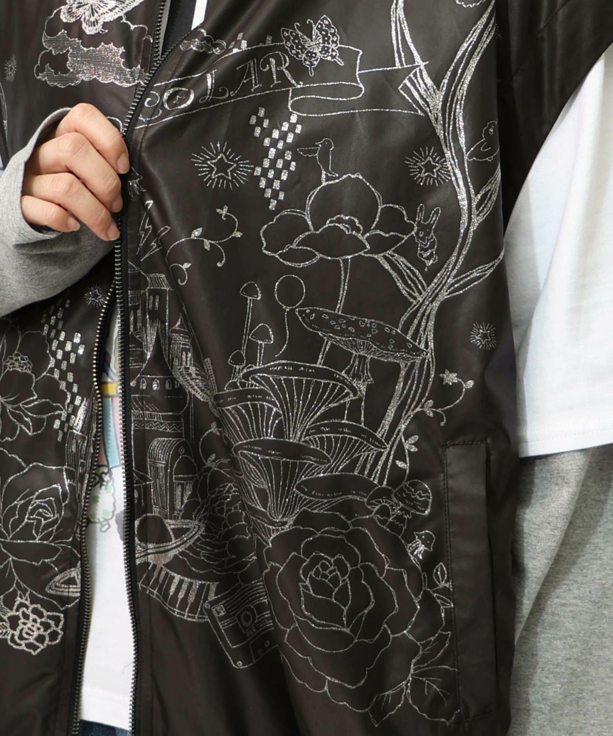 メルヘン柄ラメプリントベスト-16