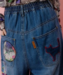 スカラー　scolar 153602：刺繍デニムアップリケ プレミアムパンツ 153602：刺繍デニムアップリケ プレミアムパンツ（デニムパンツ