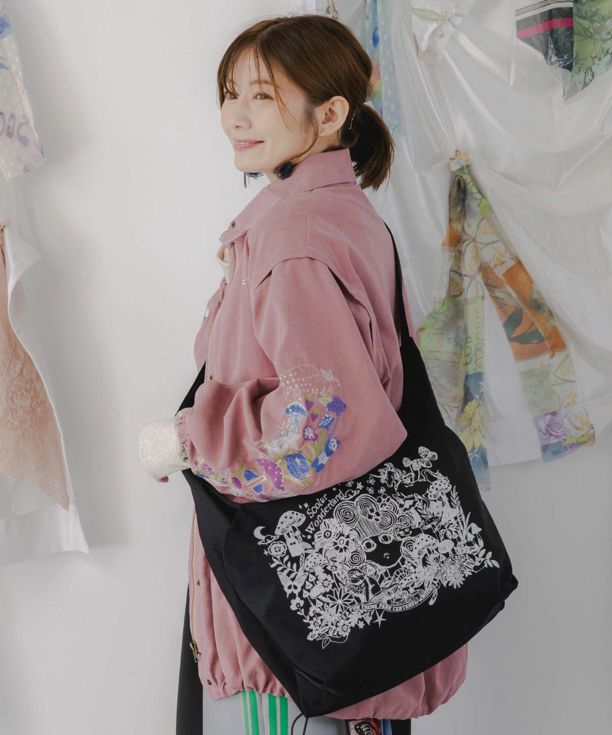 シワ加工スカラーちゃん柄ショルダーバッグ-1