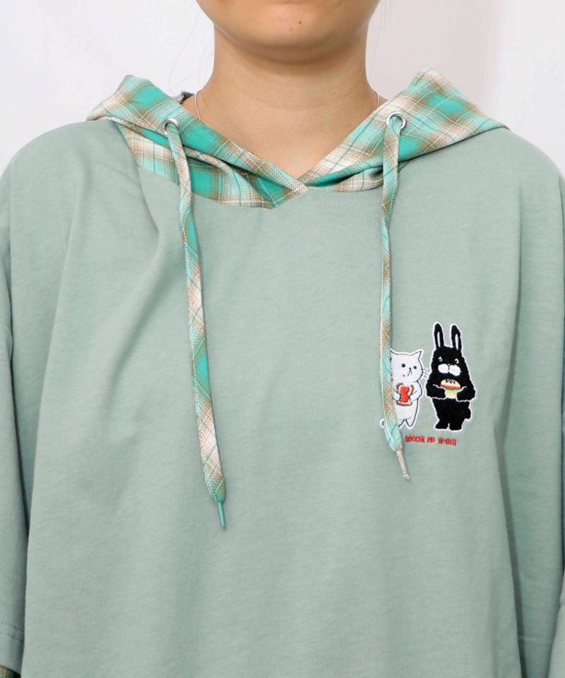 353112：ネコとラビルのチェック柄切替フーデッドプルオーバーの