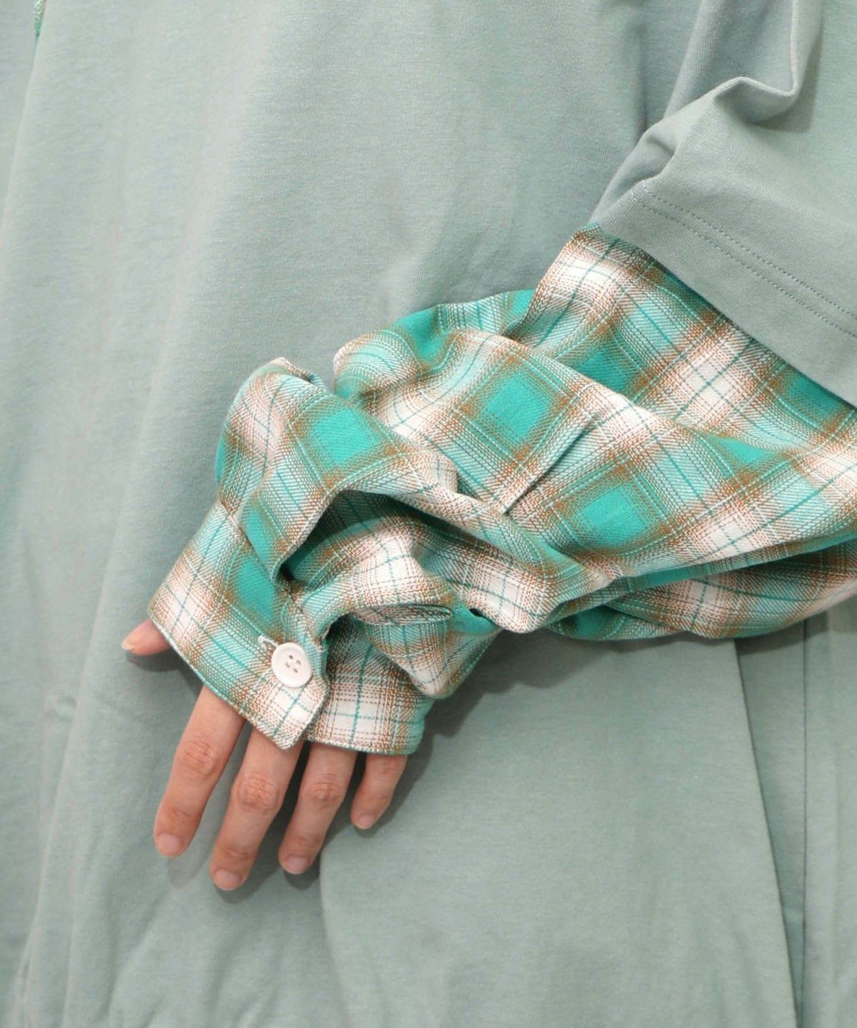 ネコとラビルのチェック柄切替フーデッドプルオーバー-23