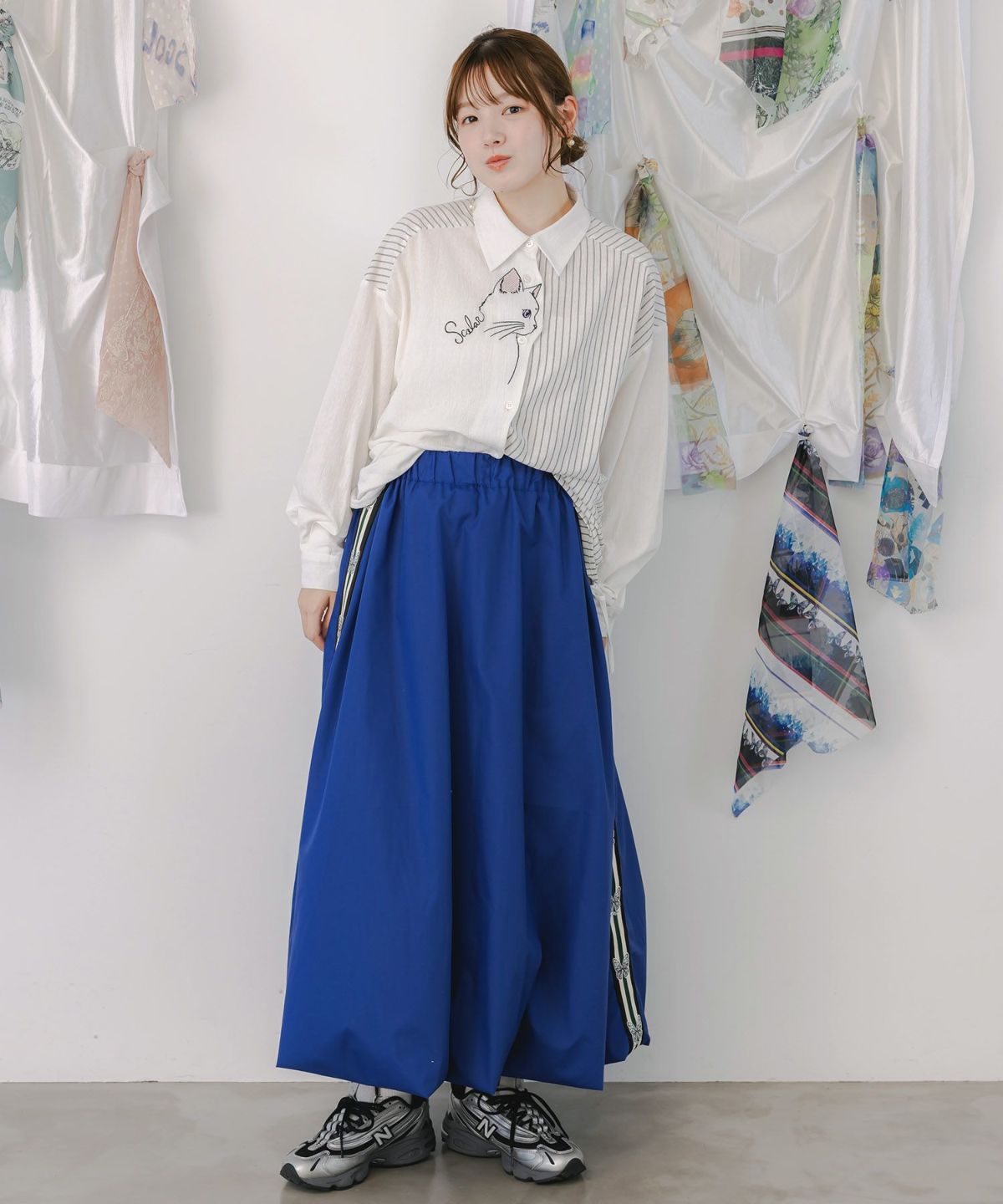 ネコの横顔刺繍 ストライプ切替シャツ-2