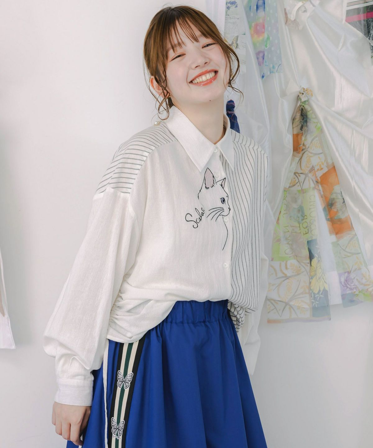 ネコの横顔刺繍 ストライプ切替シャツ-3